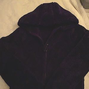 Womens zip up fleece jacket (size 6)